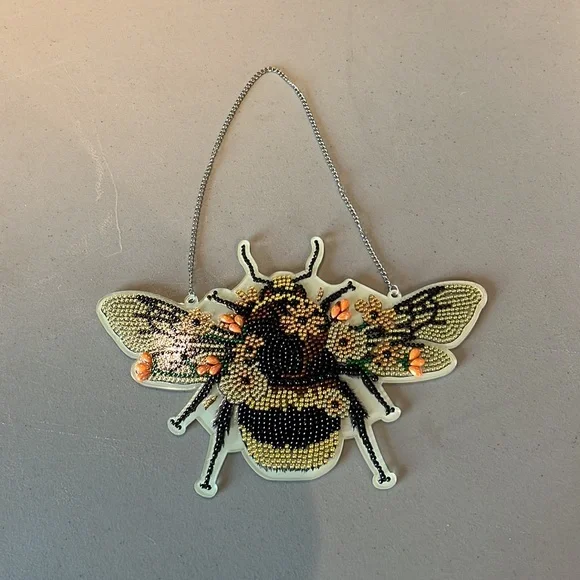 Hanging Bumblebee - Picture 5 of 5